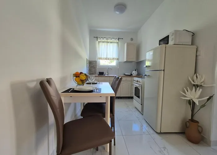 Apartmán With Parking Space Rab - 24792 Rab Town